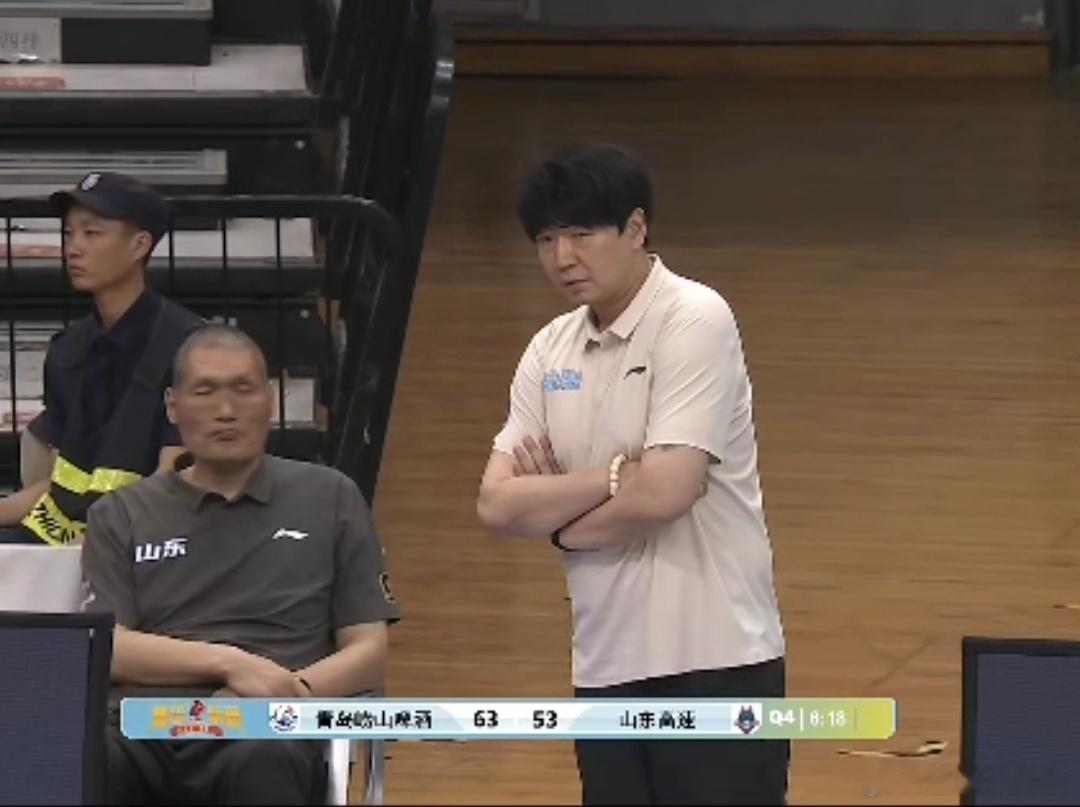 青岛站齐鲁德比上演，能明显看出邱彪指导求胜心切，可惜整场被青岛男篮持续压制，分差