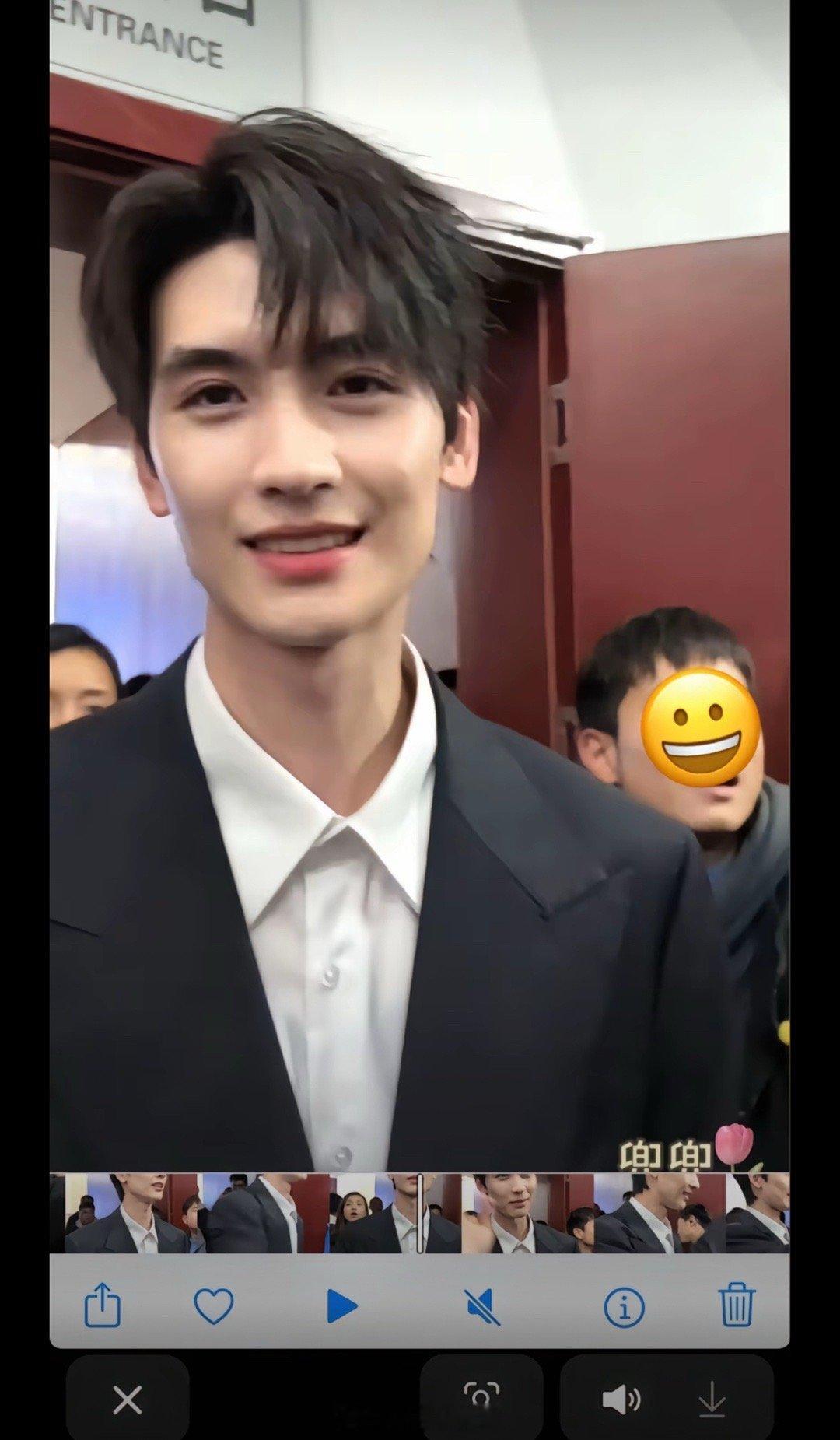 爱笑的眼睛要一直笑哦黄俊捷​​​