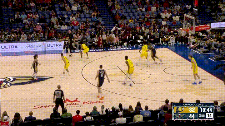 步行者新援怀斯曼真是太争气了！在今天步行者客场挑战鹈鹕的比赛中，当时比赛进行到了