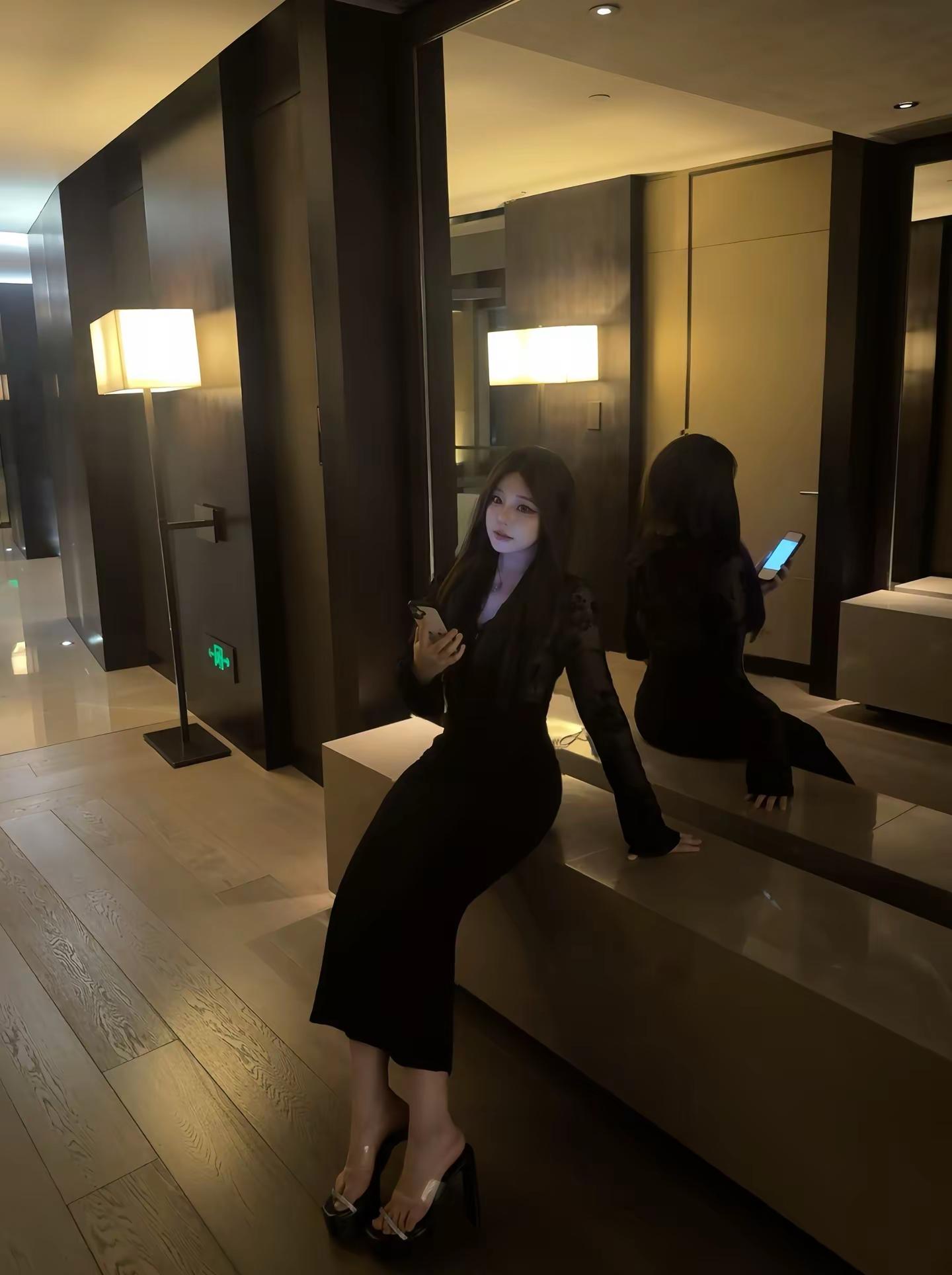 你那些软绵绵的照片就别配硬曲了。