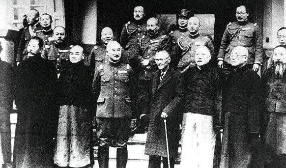 1945年，军统王牌杀手牛子龙，带着12个囚犯杀了11个看守，从那座号称"只有死