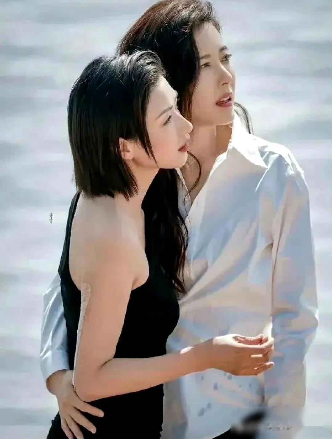 曾黎和万茜同框，曾黎比万茜还是漂亮多了！