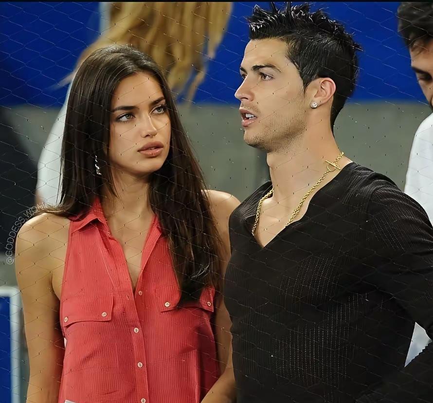 同是“娜”，这差别不要太大！C罗这眼光，从什么时候变了呢？与伊莲娜恋爱五年，分