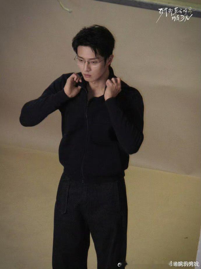 张婧仪陈靖可首搭新剧官宣甜度拉满！菜市场里的惊鸿一瞥，成了十四年执念，张婧仪的