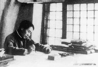 读毛选学做事，读《资治通鉴》学做人人这一生，两样智慧最值钱：成事的本事，处世