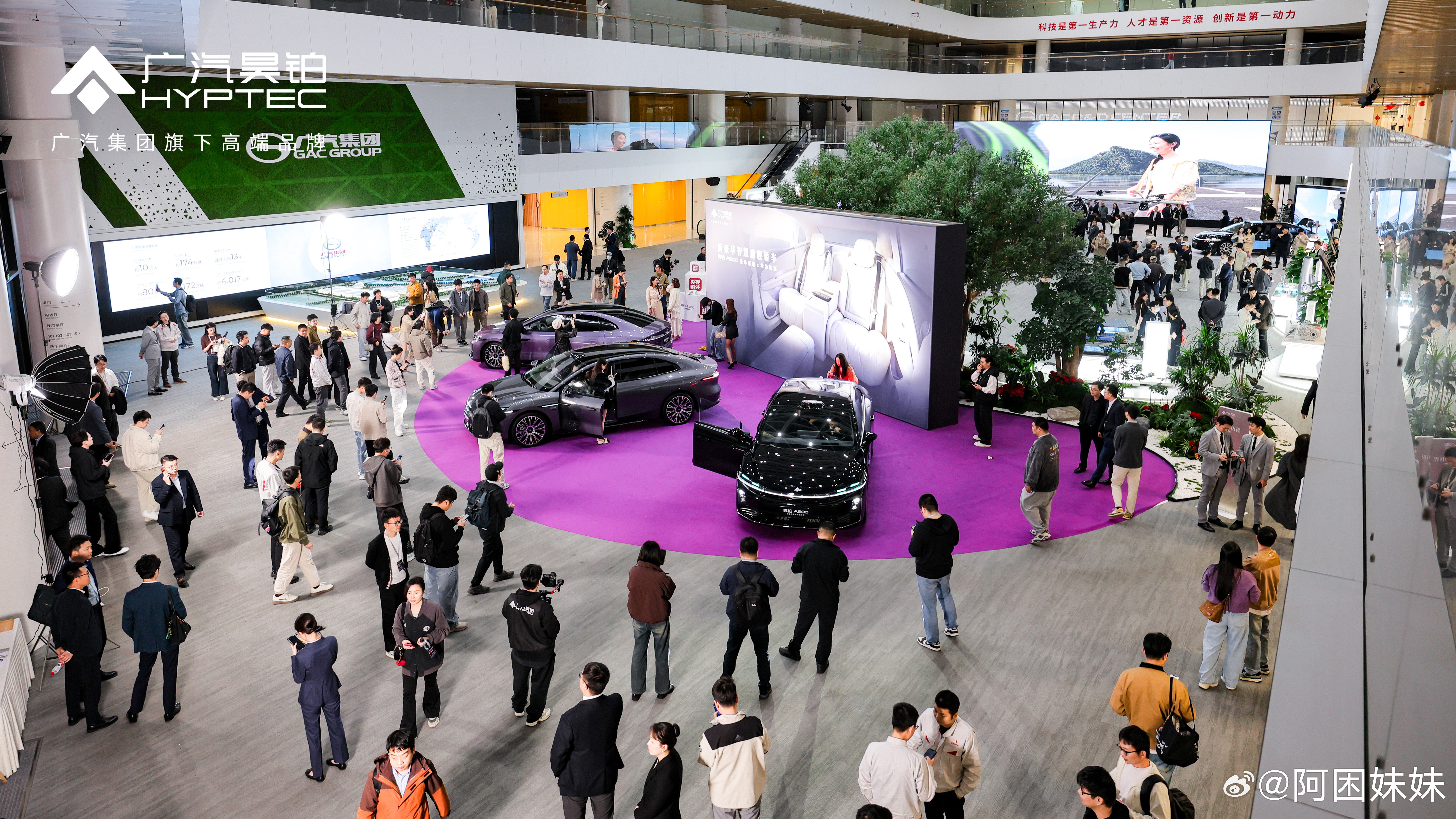 深夜刷到广汽昊铂A800，我一个鲤鱼打挺就惊起，这四年广汽在干嘛？在自研、在测试