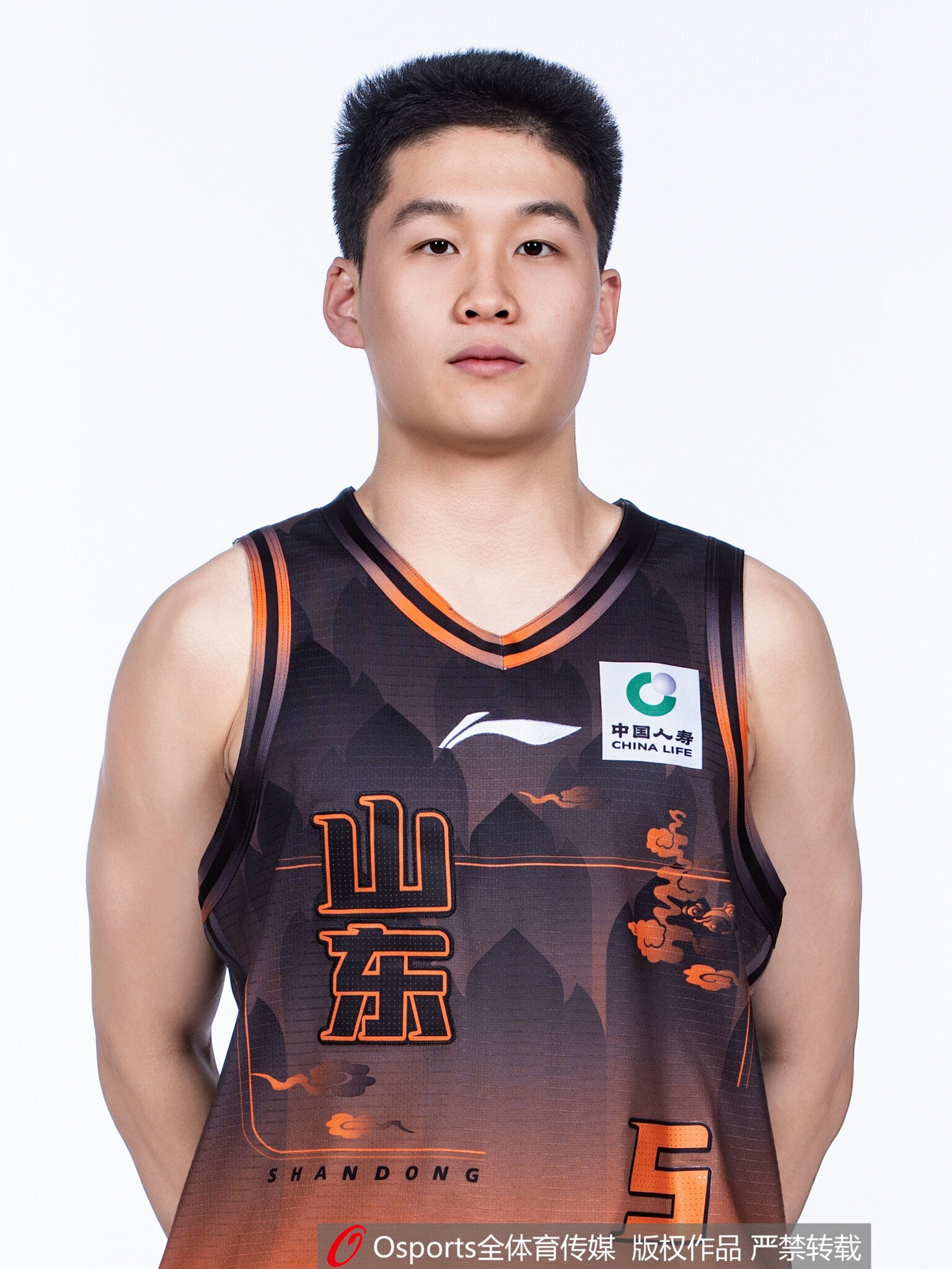 未来可期! 山东小将王证替补不到4分钟 三分4中3轰下11分!