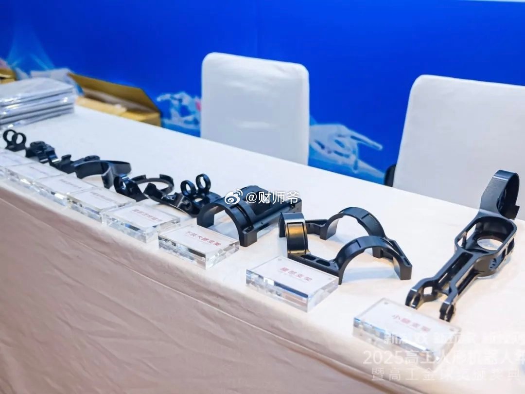 【利元亨】基于在高端装备制造领域的技术积累，已形成人形机器人核心技术储备，涵盖高