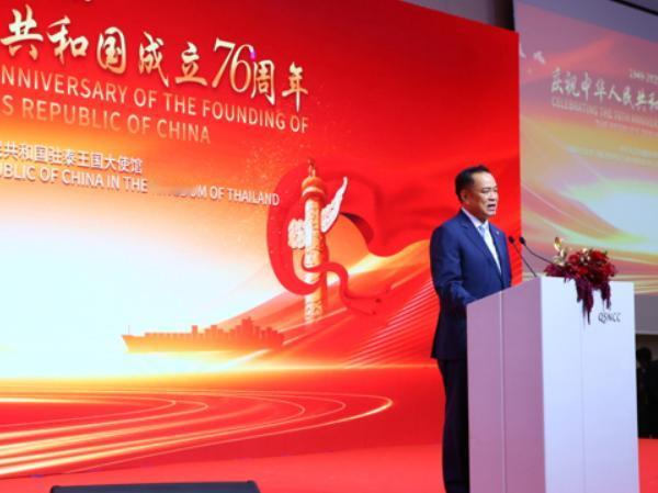 佩通坦估计做梦都没想到！自己卸任泰国总理没多久，接任的阿努廷就给中国送了个实
