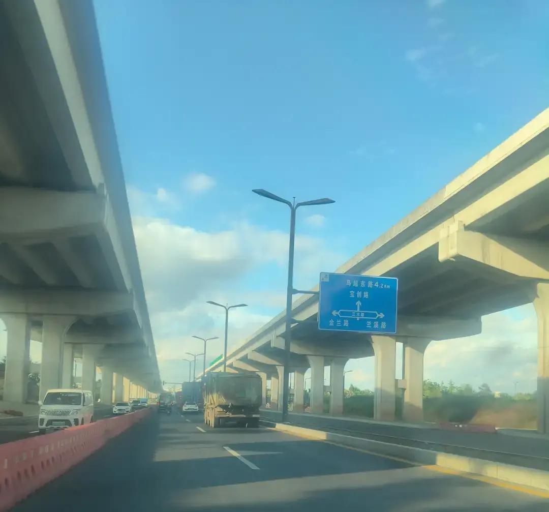 在成都开车的师傅们，只要一提起东北方向那条出城大动脉，十个里头估计有九个都要直摇头，不过这两天总算是