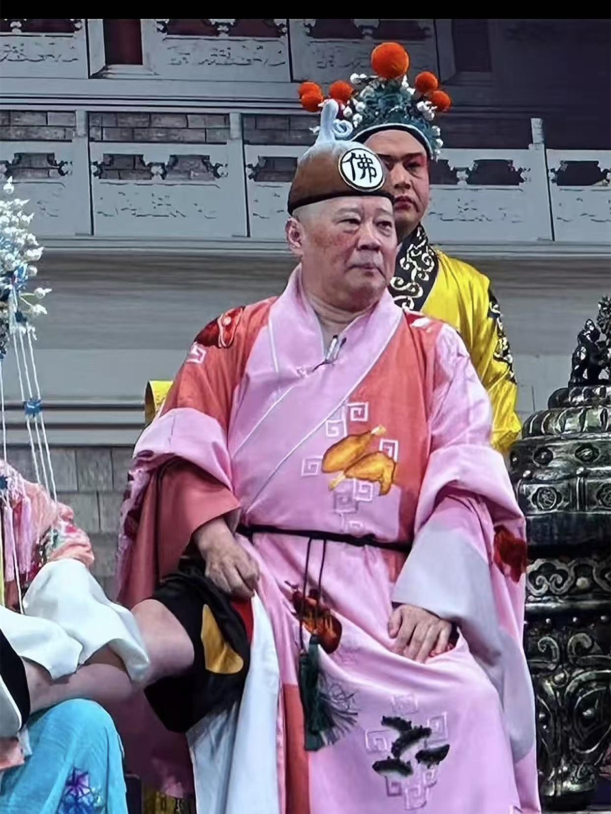 郭德纲上海唱戏，票房拿了个销冠，这找谁说理去？上周六，郭德纲在上海举办了相声专场