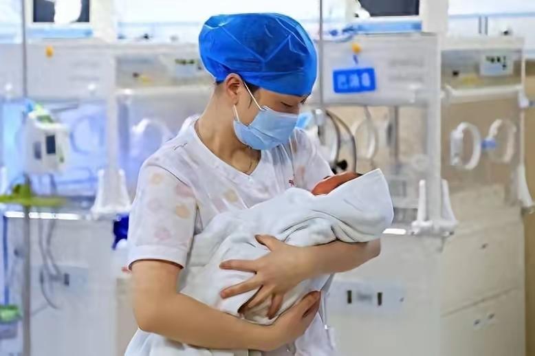 二胎三胎催不动，国家终于换打法！马光远这招，说到年轻人心坎里​​今年上半年，