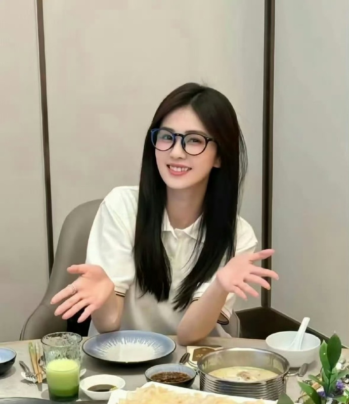 “白鹿高中居然长这样？和现在完全一样嫩啊