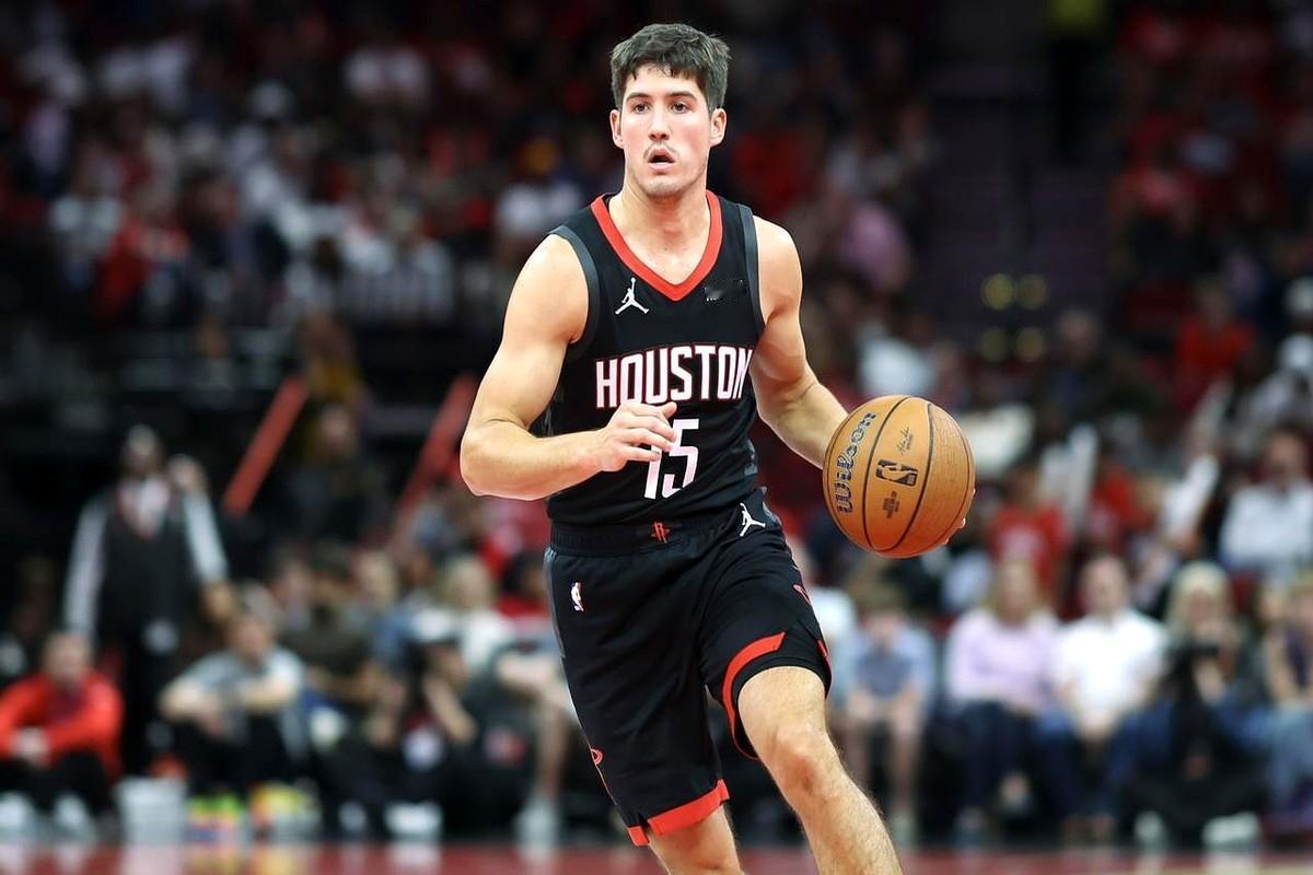 火箭这套首发，真要跟勇士硬碰硬了？今天火箭主场打勇士，首发一亮出来就有意思了