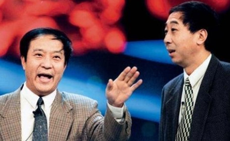 1999年春晚，冯巩和牛群在合作完最后一个相声后分道扬镳，冯巩惋惜的对牛群说，混
