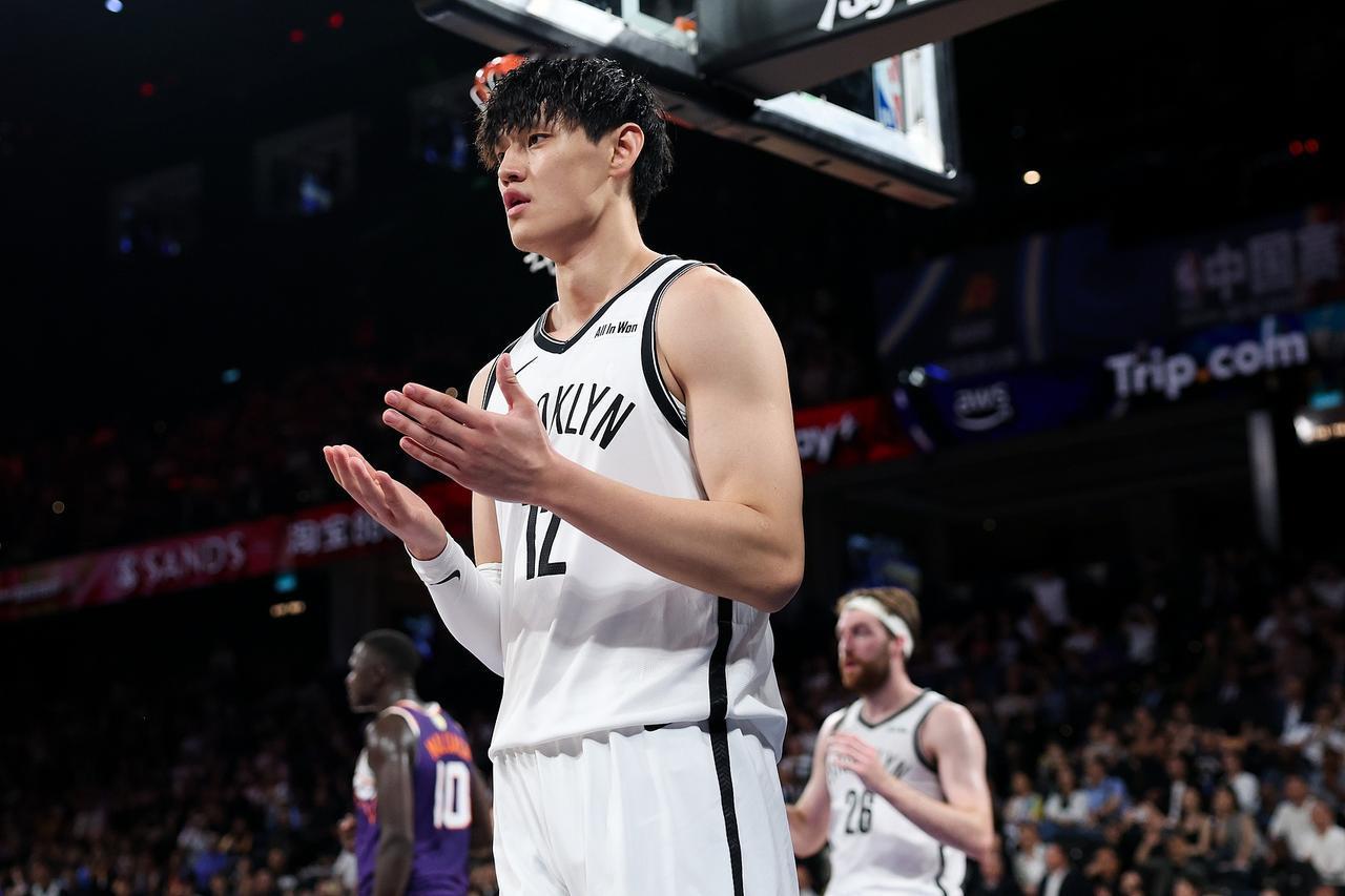 教练弃用，队友孤立，曾凡博冲击NBA变得更加艰难！通过两场NBA中国公开赛可