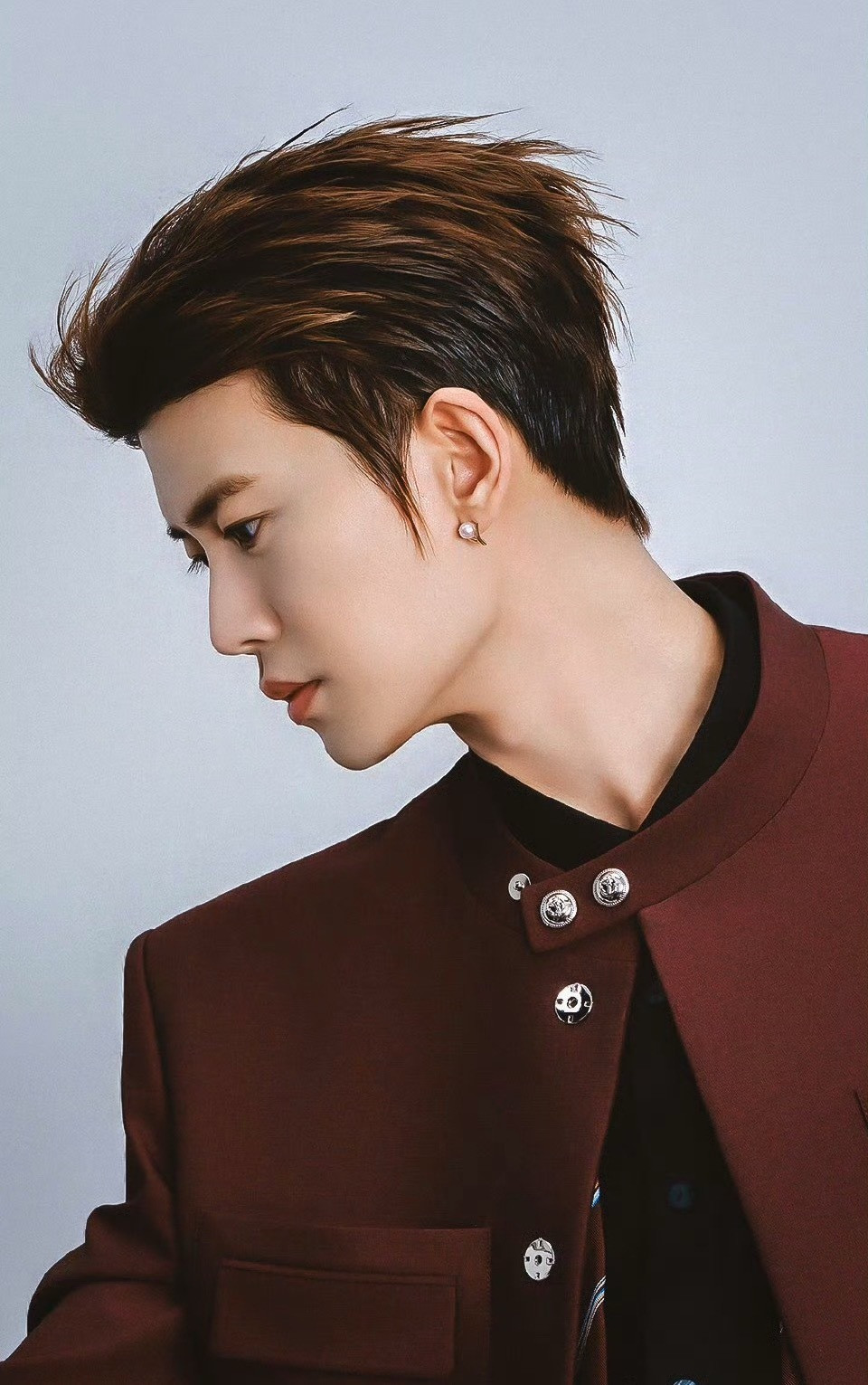 哥哥的侧颜真的好好看啊，特别是左侧看不够啊任嘉伦
