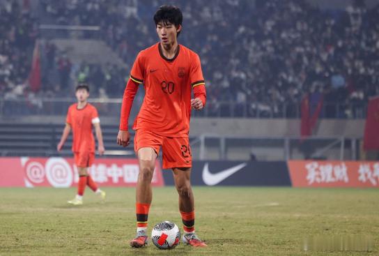 热身赛：U17国足2-0乌兹别克斯坦，赵松源、张伯霖建功2月3日讯在昨晚进行的