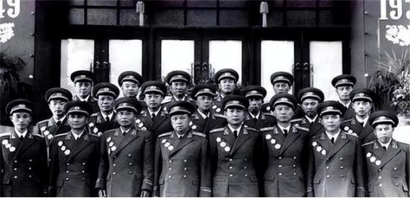 1979年，中央会议讨论出兵越南问题，会上，各将领态度有所不同，其中，叶剑英元帅