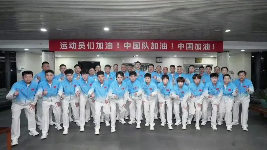 国乒亚运会跟队人员:男运动员：袁励岑牛冠凯女运动员：何卓佳徐奕男队教练：刘恒孙逊徐辉女队教练：邱贻可
