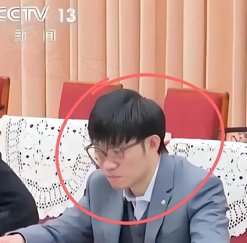 说件挺有意思的事。1月20日DeepSeek-R1发布那天，我第一反应是：又一