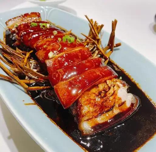 苏州旅游，来庭院餐厅打卡韵味江南菜！苏隐·蘇宴餐厅美食推荐：1、苏式稻香红