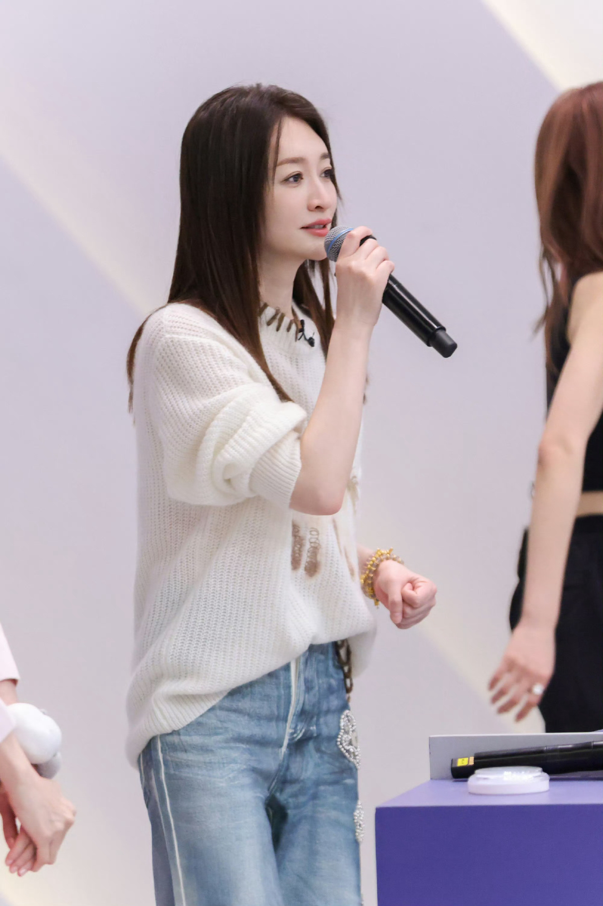 李小冉训练室版是你李小冉版《是你》温柔又有力量，认真排练的样子太迷人了✨小冉姐唱