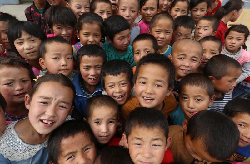 刚刚在一所农村中学听了一节公开课，结果让我大跌眼镜。这所学校师生仅剩下90多人