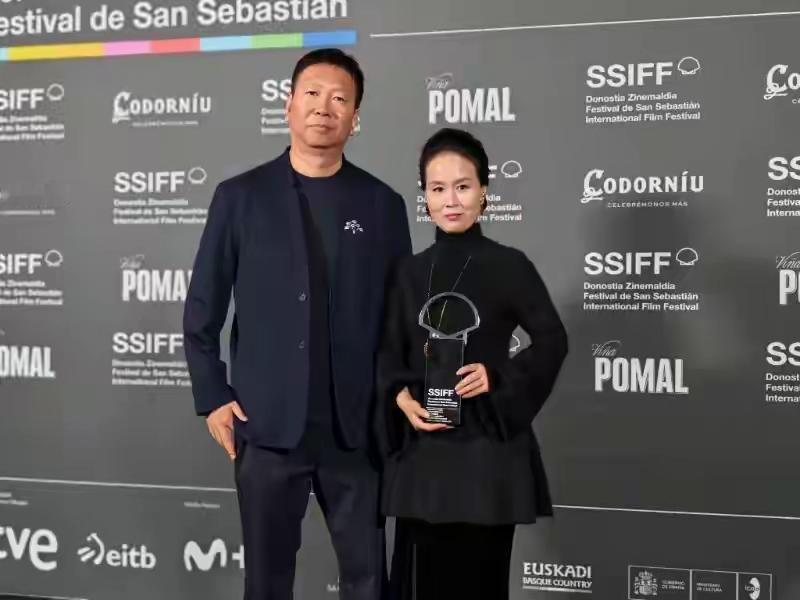 炸锅！《监狱来的妈妈》主演剥夺政治权利期间拍电影，涉嫌违法！根据《刑法》第5