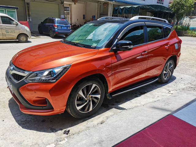 比亚迪的车灯特别是远光灯比亚迪的所有的任何一款车的车灯，特别是远光灯都非常非常