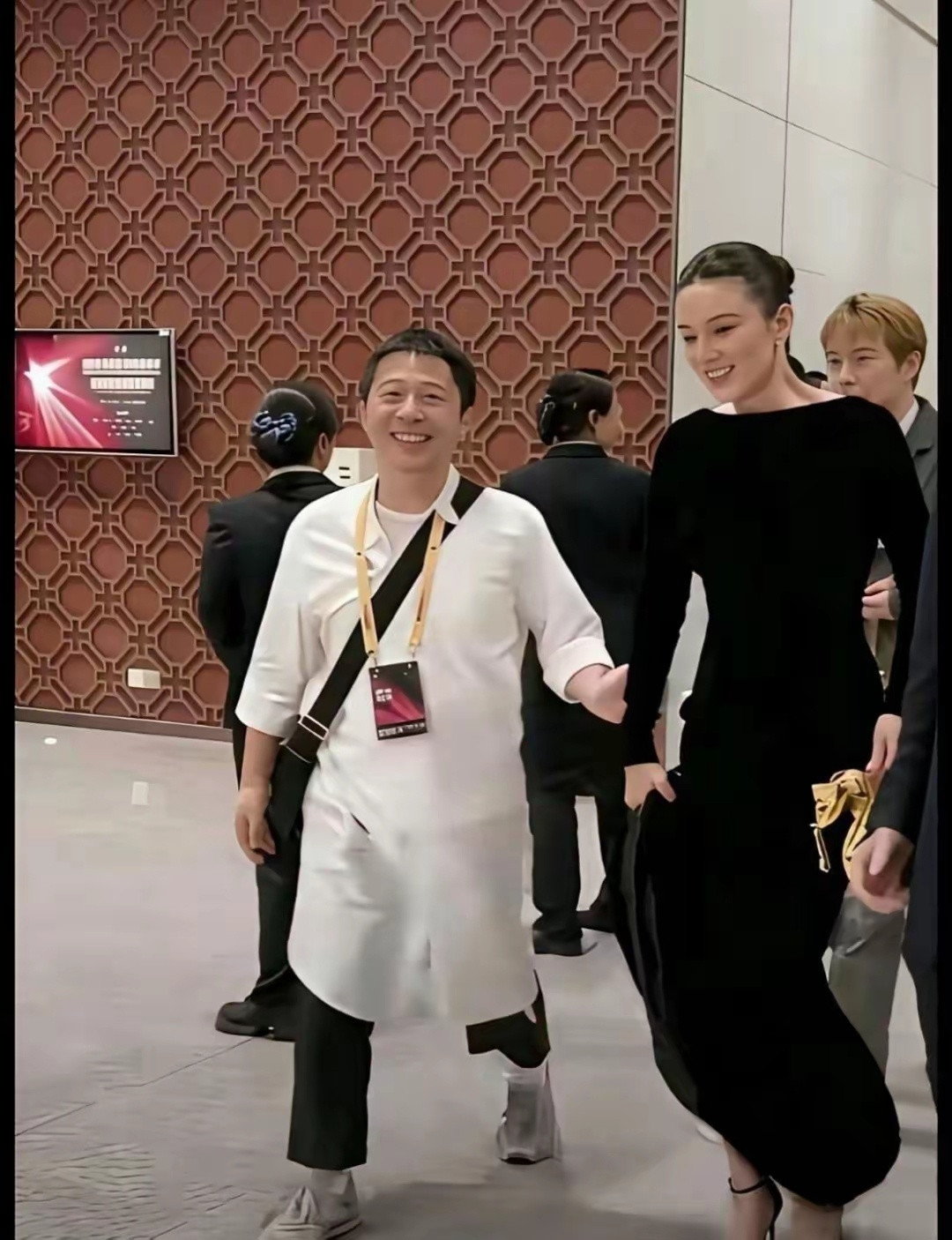 不敢相信这个矮小的男人是宋佳的老公