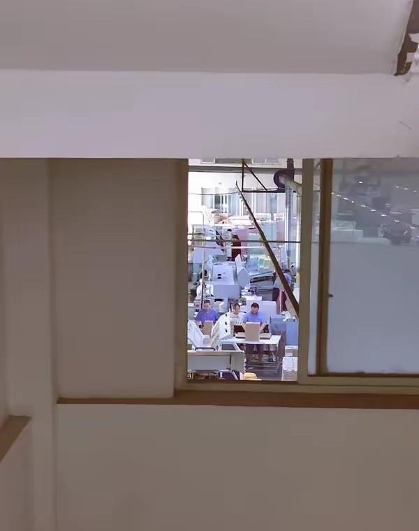 腾讯为何砸319亿建岛？全是房东逼的。2026年腾讯最轰动的一件事，就是大批员工