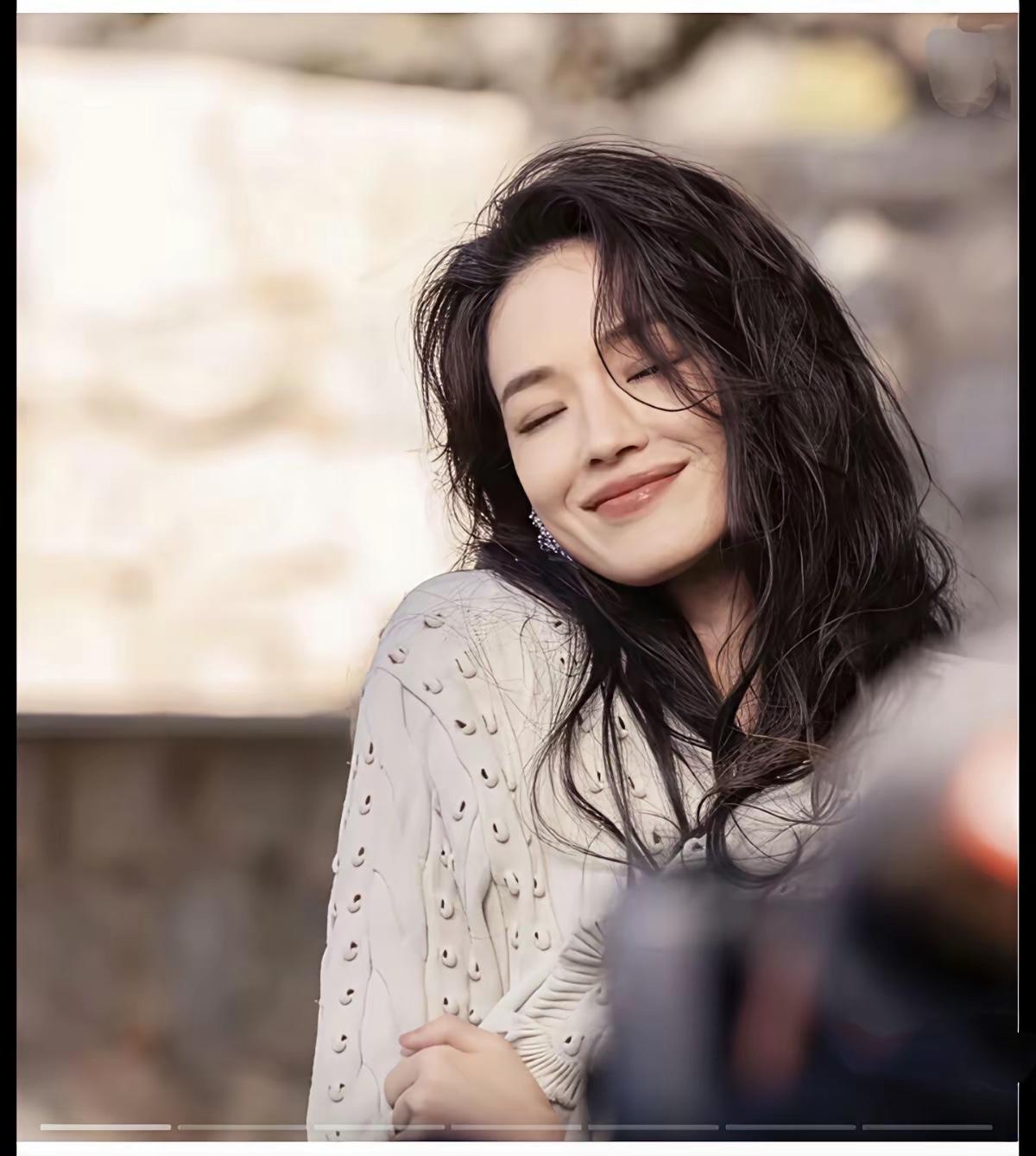 看到两张舒淇的照片有感而发…都说美女最美是18看看50岁的舒淇有没有一种