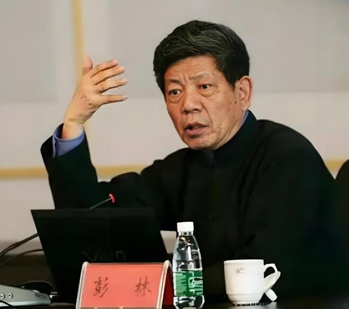 讲台上，清华教授彭林抛出了一句让全场瞬间寂静的话：我们建起了最高的高楼，买下了最