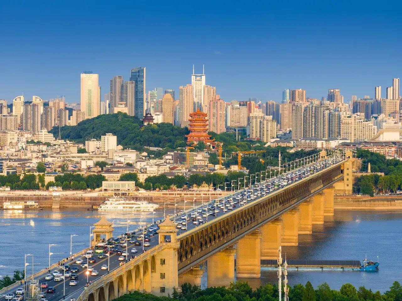 这就是赤裸裸的现实，2025年中国大陆城市城建水平排名：第一名：上海，国际化大