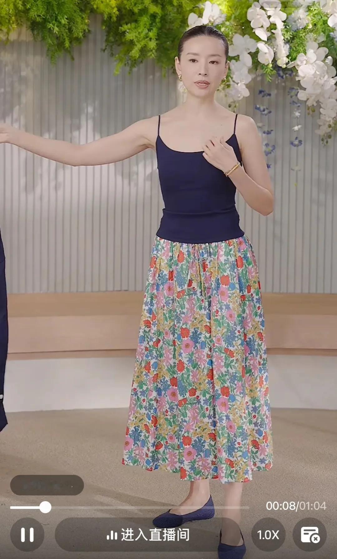 董洁直播间的衣服都是谁在买呀这些款式真的好看吗董洁本人身材逆天个头不高但是
