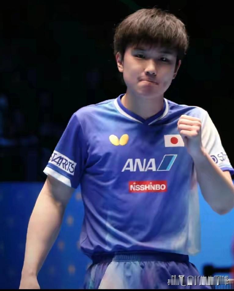 乒乓球WTT德国法兰克福冠军赛男单1/8决赛，张本智和VS奥恰。第一局张本