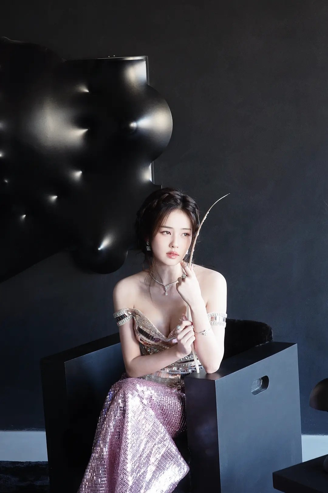 白鹿这张照片居然让我幻视杨幂了，她是不是大花预备役？