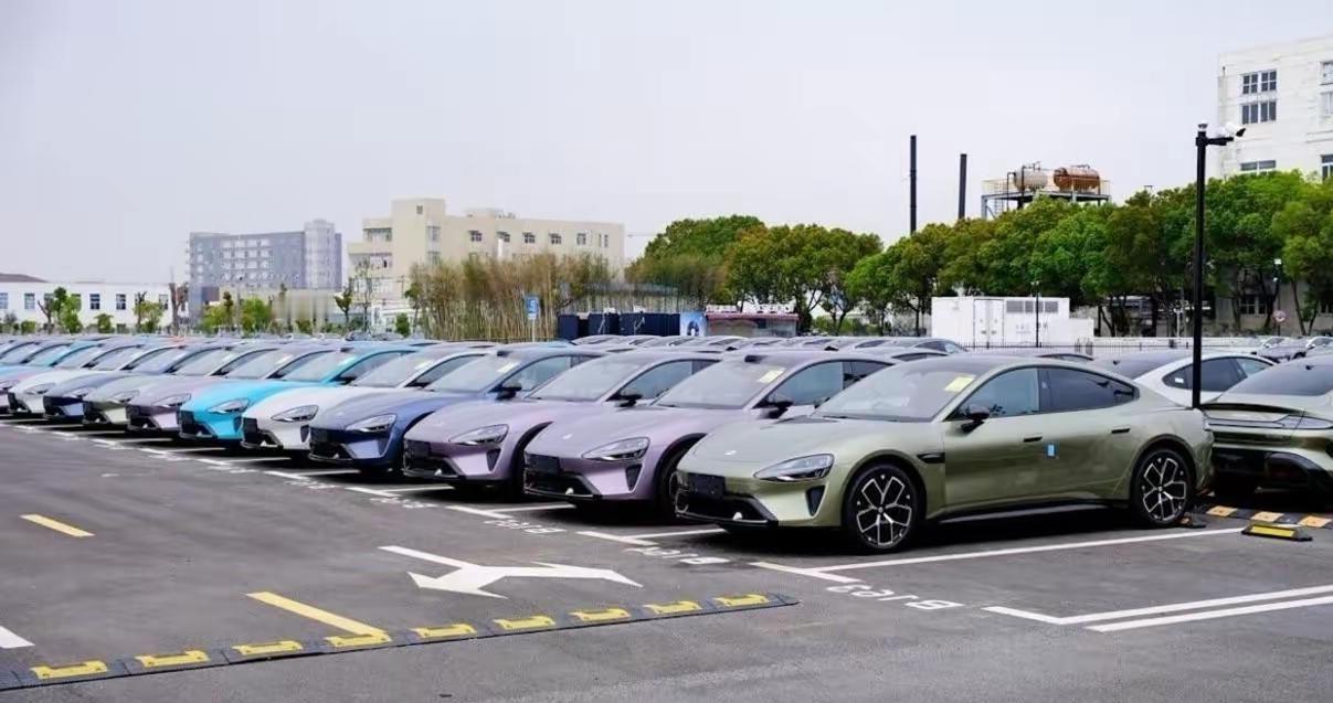 欧盟拯救本土制造业。欧盟新规对电动车产业链设下70%的本土化门槛，等于明确把大门