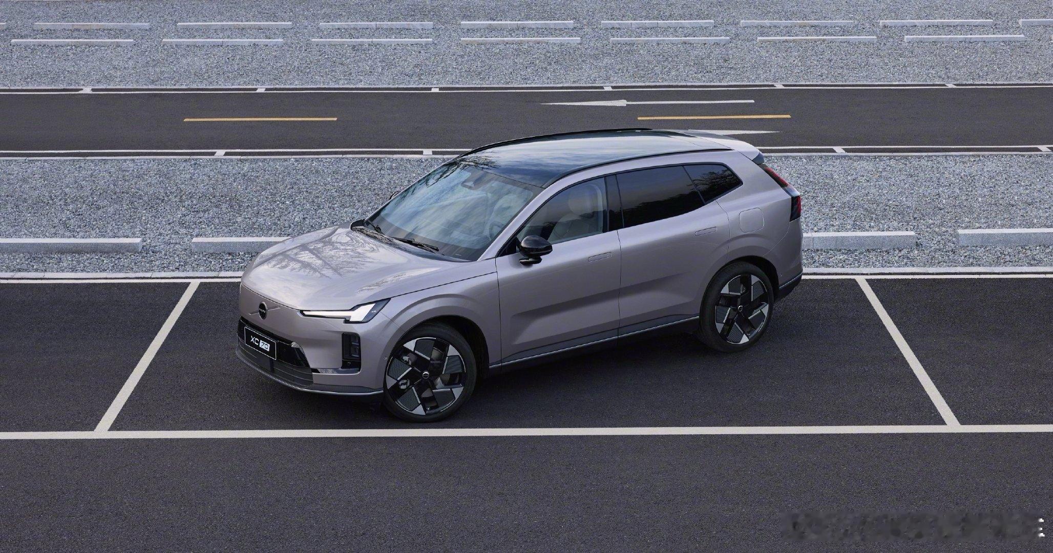 XC70掀起豪华混动反击战人人都说传统车企在电动化这个道路上太慢了。但是对于真正