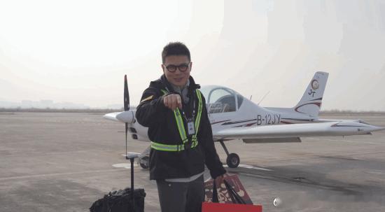 汽车博主花120万买飞机开回家过年：百公里油耗不到8升油费比开车还省汽车博主“