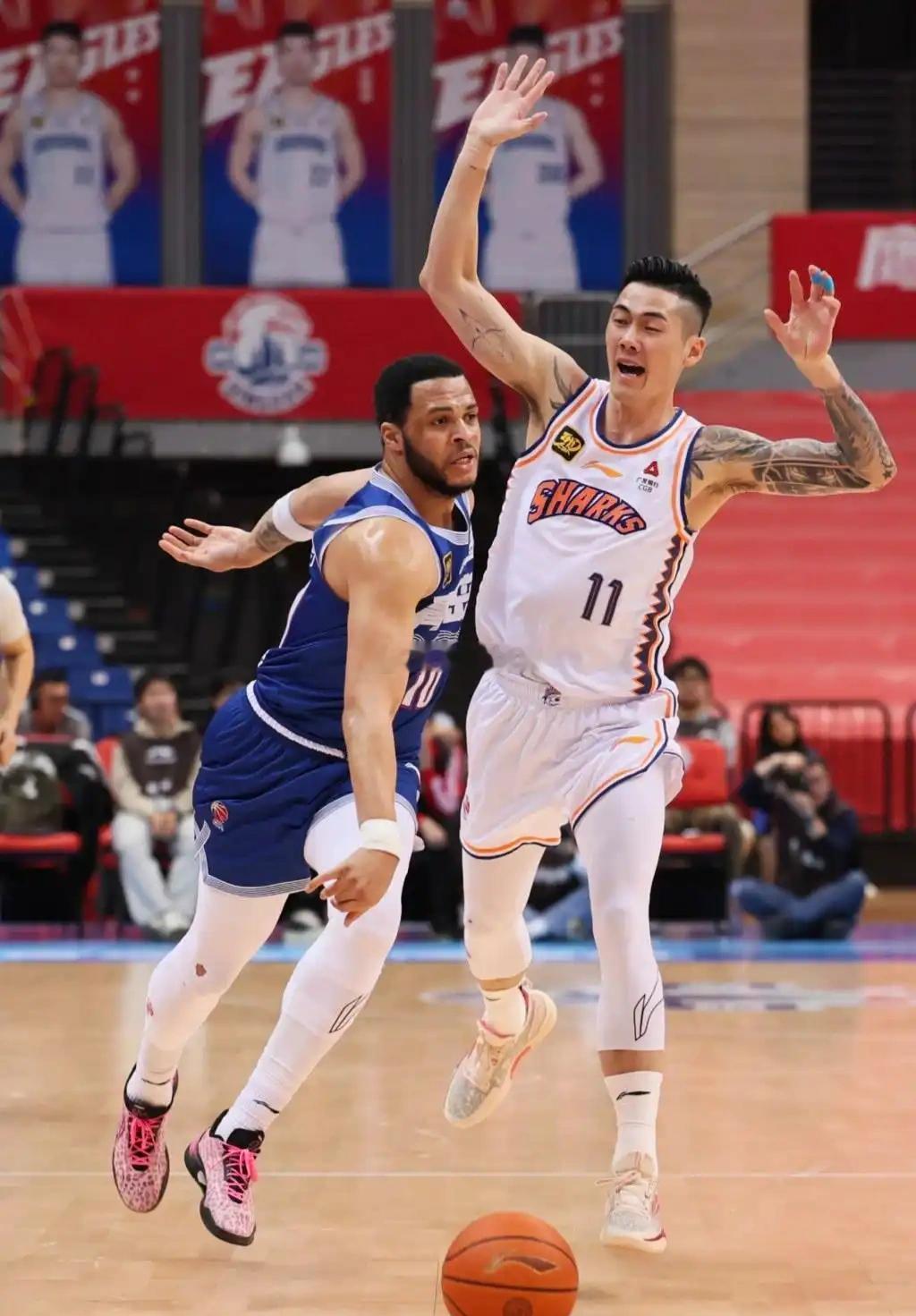 青岛在客场险些战胜排名第一兵强马壮的上海队，虽然没能给球迷惊喜，但我们有足够的理