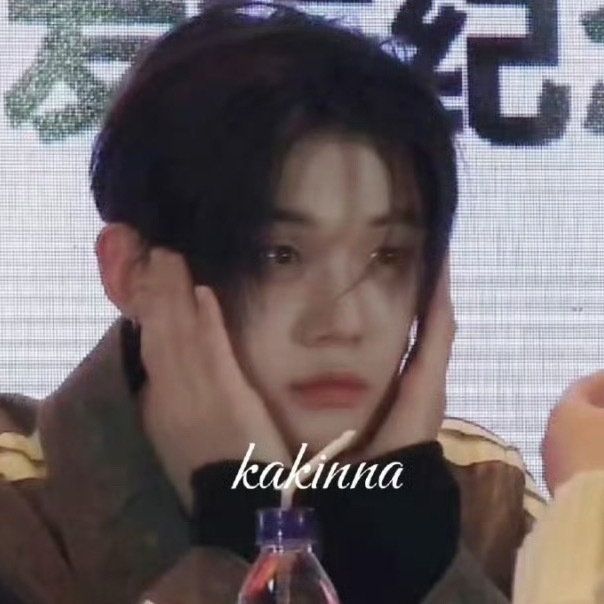 一只小猫咪怎么会有狗狗眼呢🥺