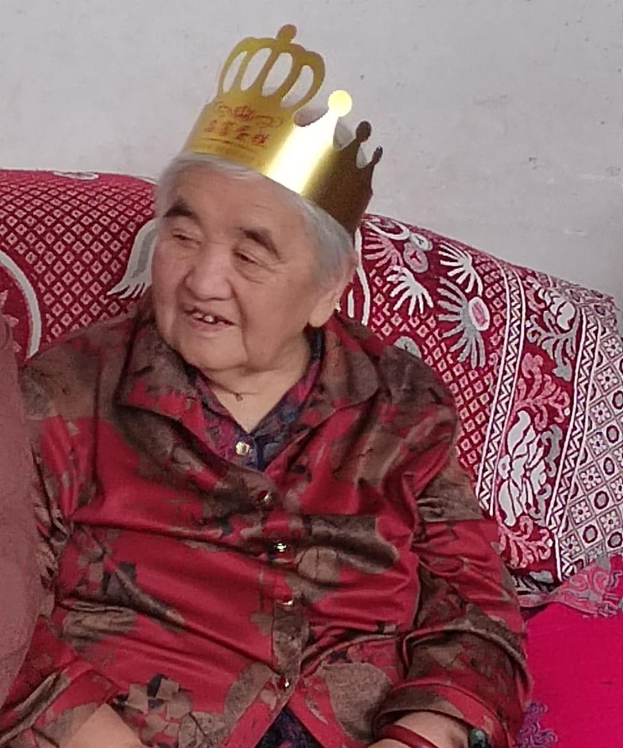 人老了过这生日真没必要。老母亲已85岁高龄，患有老年痴呆症。除了自己的儿女其他人