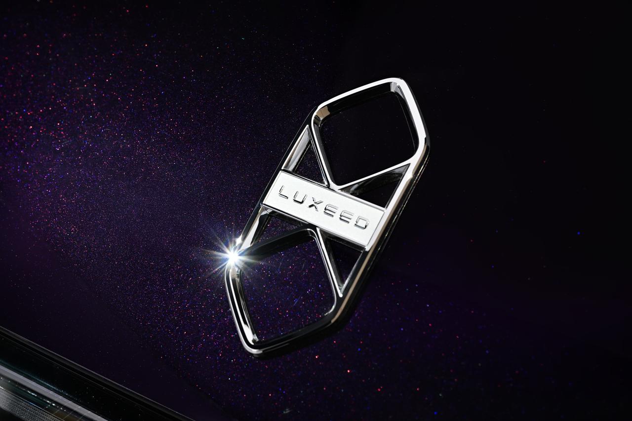 实车首次亮相，智界V9这转弯半径绝了谁说开大型MPV就像开船，掉头得揉三把方向