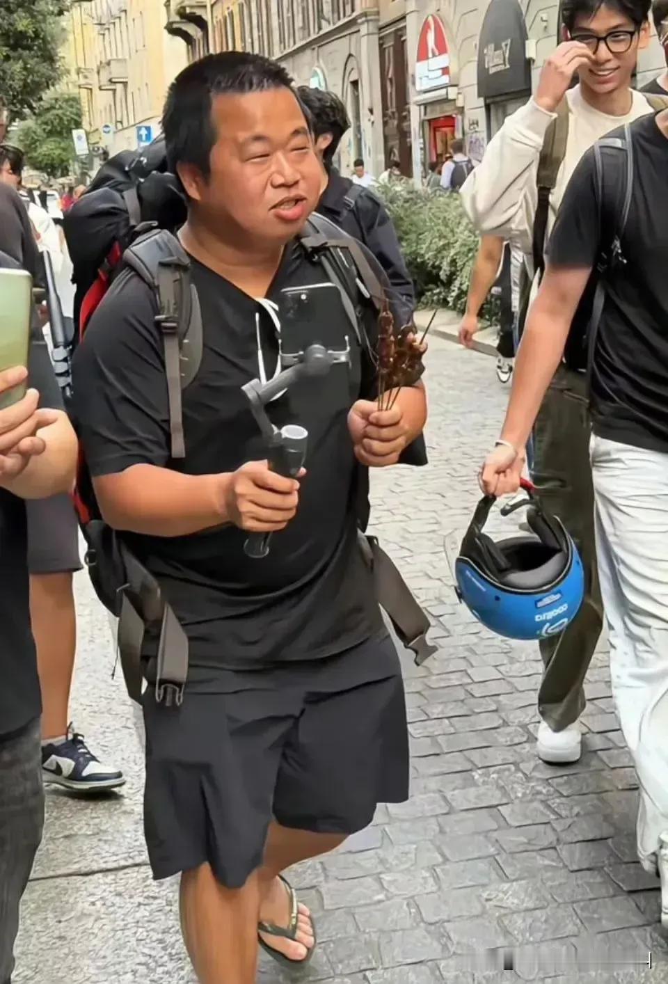 家人们，我真没忍住查了下蓝战非，一查直接惊掉下巴！他一条视频报价竟然150万，抖
