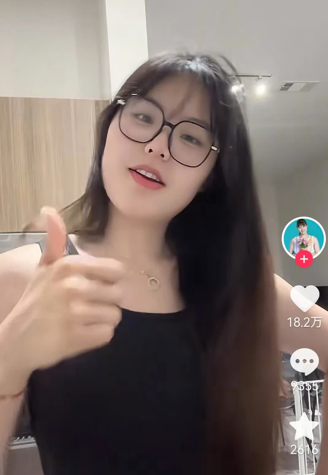 真不明白我们女篮姑娘李月汝图个啥，在WNBA拿着6.48万美元的年薪，还不能保证