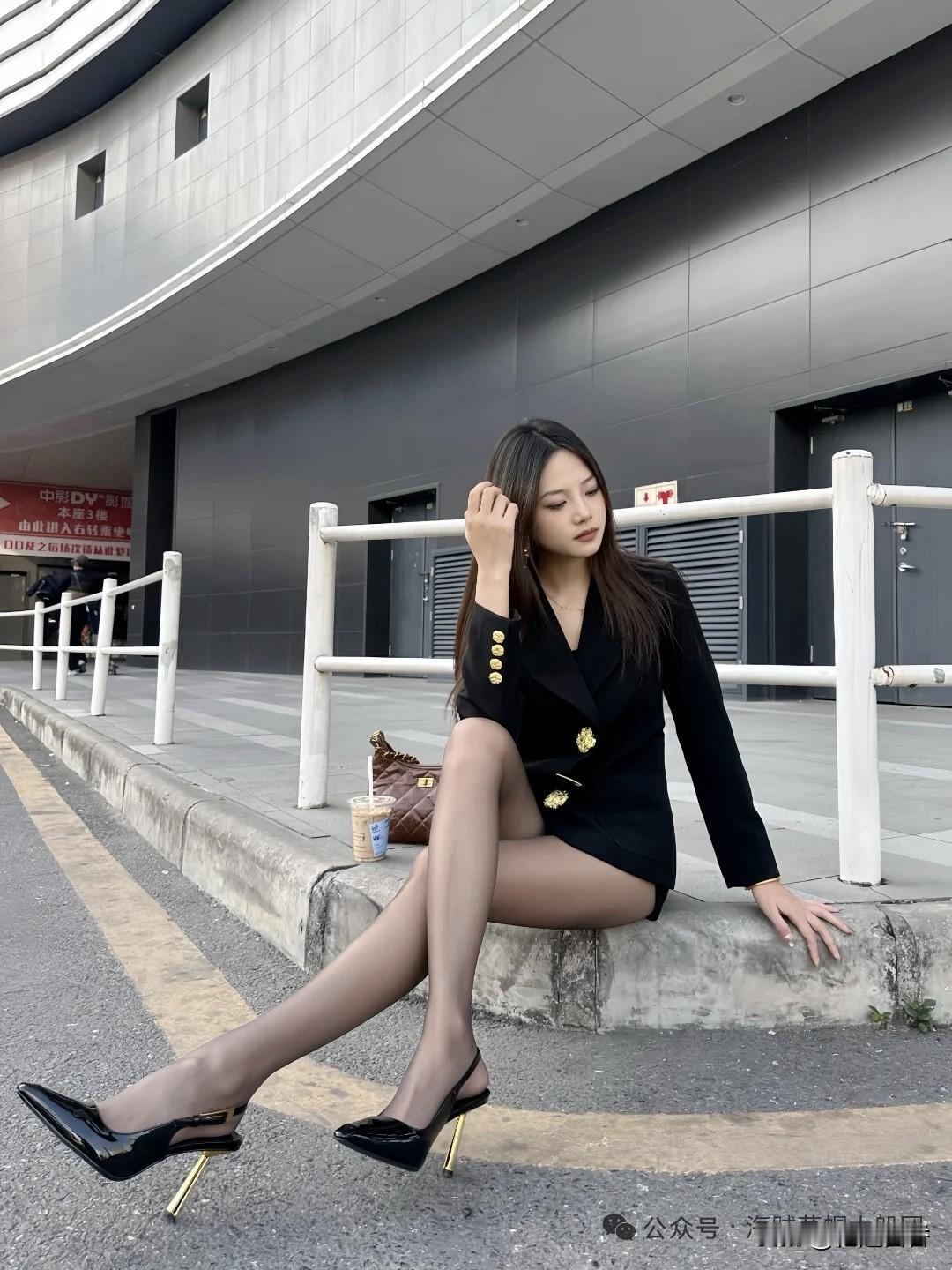 腿长搭配什么都是美美的，爱了爱了！