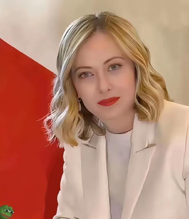 罕见！意大利首相梅洛尼撂下狠话，直接让欧盟全场鸦雀无声！她表示，欧盟敢组多国部队