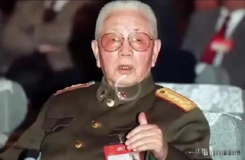 深夜长谈到天明！84岁萧劲光看完新闻连夜约见刘华清，两代海军司令敲定中国航母初心
